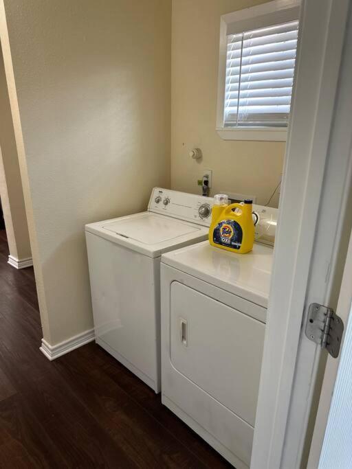 Walk To The Alamodome! Sleeps 6, Pet Friendly Apartment San Antonio Exterior photo